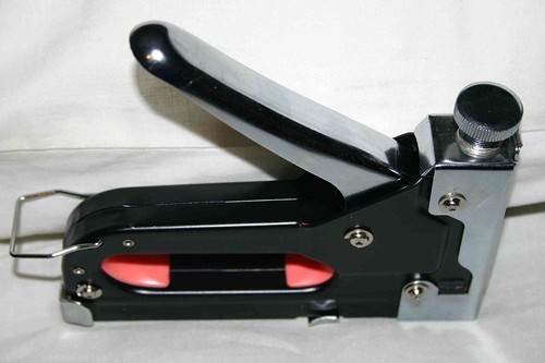 Heavy duty staple gun - staple,